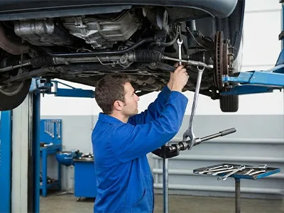 امداد و تعمیر جلوبندی و سیستم تعلیق خودرو هیوندا روی جک